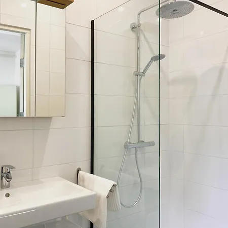 Villa Modern 1 In Historic Abbey Cadier en Keer